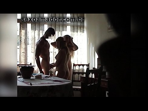 ❤️ Prietenii sexuali invită un bărbat uriaș și o partidă în trei cu el ❌ at ro.hentai-for.ru ❌️❤