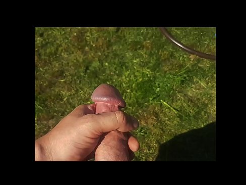 ❤️ O bunăciune fierbinte își face sex cu păsărica roz și ejaculează cu un squirt într-o grădină de vară ❌ at ro.hentai-for.ru ❌️❤