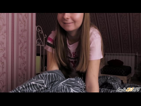 ❤️ Blondina îi suge adânc prietenei ei și primește spermă în gură ❌ at ro.hentai-for.ru ❌️❤